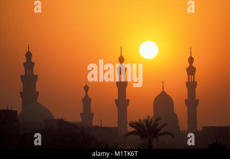 L'Egypte, Le Caire. Mosquée du Sultan Hassan. Le coucher du soleil. Banque D'Images