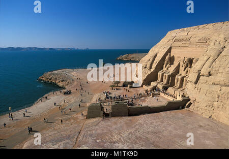 L'Égypte. Abu Simbel. Le lac Nasser. Nil. Temple d'Abou Simbel. Vue aérienne. Banque D'Images