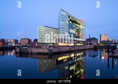 Immeuble de bureaux à l'Ericusspitze dans la HafenCity Hamburg, siège de l'hebdomadaire allemand DER SPIEGEL Banque D'Images