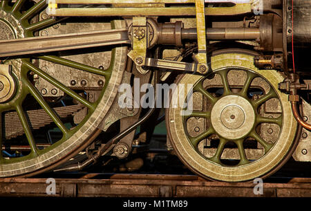 Close up detail des roues motrices sur un Tornado 60163 A1 au poivre locomotive du Pacifique à Didcot Railway Centre, Oxfordshire, England, UK Banque D'Images