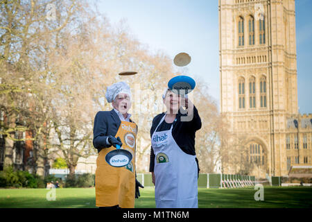 Lancement de la 21e course de crêpes parlementaire Rehab au Victoria Tower Gardens à Westminster, London, UK. Banque D'Images