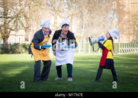 Lancement de la 21e course de crêpes parlementaire Rehab au Victoria Tower Gardens à Westminster, London, UK. Banque D'Images