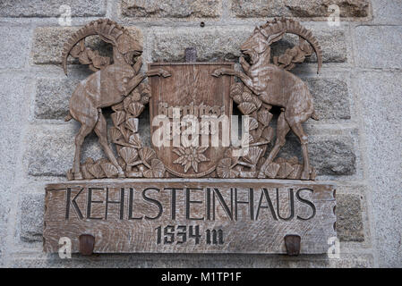 Berchtesgaden, Allemagne - 20 juin 2017 : Crest sur l'Kehlsteinhaus (Nid d'Aigle) Retreat Banque D'Images