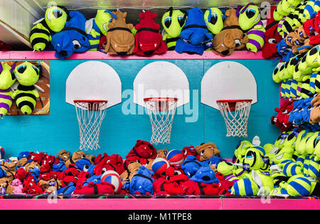 Basket-ball un jeu de hasard à la promenade avec toutou prix lors de la promenade de Jenkinson au New Jersey Banque D'Images