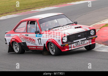 Ford Escort RS 2500 avec Stephen Tilburn Pilote et co-pilote Jack Tilburn à la Motorsport News Rally Championship, Circuit de Snetterton, Norfolk, Royaume-Uni. Banque D'Images