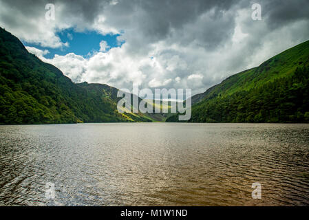 Vue panoramique sur le lac Supérieur à Glendalough, Irlande Banque D'Images