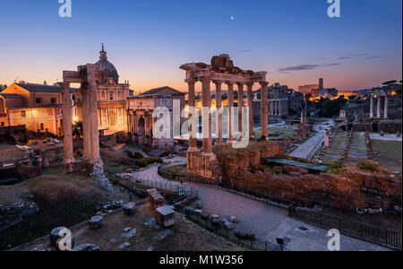 Beau lever de soleil sur le Forum Romain, Rome, Italie Banque D'Images