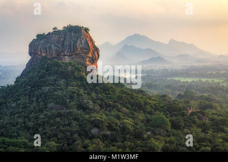 Pidurangala, Lion Rock, Sigiriya, Matale, Province du Centre, au Sri Lanka, en Asie Banque D'Images