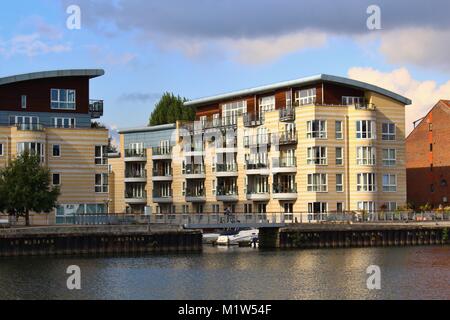 Appartements de luxe dans la région de Hampton Wick sur la Tamise à Surrey Banque D'Images