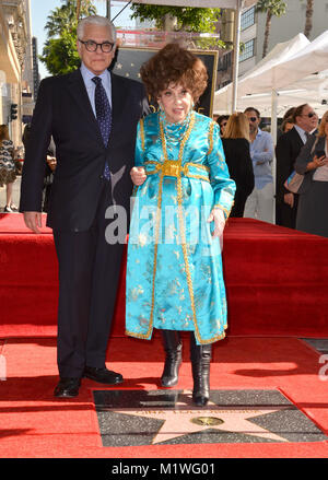 LOS ANGELES, CA. 01 février 2018 : Consul général italien Antonio Verde & Gina Lollobrigida au Hollywood Walk of Fame Star Cérémonie en l'honneur l'actrice Gina Lollobrigida Photo : Sarah Stewart Crédit : Sarah Stewart/Alamy Live News Banque D'Images