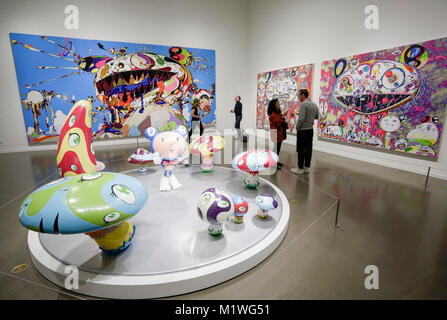 Vancouver, Canada. 1er février, 2018. Les gens voir des expositions au cours de Takashi Murakami's exposition 'la pieuvre mange sa propre jambe" à la Vancouver Art Gallery, à Vancouver, Canada, le 1 février 2018. L'exposition présentait 59 tableaux et sculptures créées par Takashi Murakami depuis des années 1980. Credit : Liang Sen/Xinhua/Alamy Live News Banque D'Images