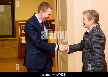 Riga, Lettonie. 2e Février, 2018. Edgars RINKEVICS, Ministre des Affaires étrangères Rencontre avec Rose Gottemoeller, Secrétaire général délégué de l'OTAN. Credit : Gints Ivuskans/Alamy Live News Banque D'Images