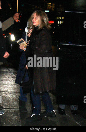 NEW YORK, NY - 1 février : Meg Ryan et John Mellencamp arrivent à la fin de l'exposition avec Stephen Colbert à New work City le 1 février 2018. Credit : RW/MediaPunch Banque D'Images