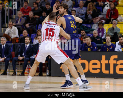 Barcelone, Espagne. 1er février, 2018. Turkish Airlines Euroleague Basketball, le FC Barcelone et Lassa AX Armani Jeans Milan. Ante Tomic, Kaleb Tarczewski et pendant le match. Credit : UKKO Images/Alamy Live News Banque D'Images