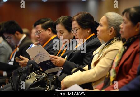 Vientiane, Laos. 2e Février, 2018. Honorables invités assister à Laos-China la courroie et le Forum sur la coopération de la route à Vientiane, au Laos, le 2 février 2018. Laos-China la courroie et le Forum sur la coopération de la route le coup d'ici vendredi, en se concentrant sur le développement et la coopération entre les deux pays voisins. Credit : Liu Ailun/Xinhua/Alamy Live News Banque D'Images