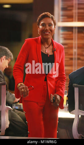 NEW YORK, NY Le 02 février : Robin Roberts animateur de Good Morning America s'habille de rouge pour la journée nationale de Porter du rouge à l'appui de la prise de conscience de la maladie de coeur dans la ville de New York. Le 02 février, 2018. Credit : RW/MediaPunch MediaPunch Crédit : Inc/Alamy Live News Banque D'Images