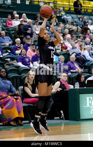 Williamsburg, VA, États-Unis d'Amérique. 2e Février, 2018. 20180202 - JMU guard LEXIE BARRIÈRE (15) hits un 3-point tourné contre William et Mary dans la deuxième moitié à Kaplan Arena à Williamsburg, en Virginie Crédit : Chuck Myers/ZUMA/Alamy Fil Live News Banque D'Images