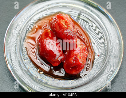 La nourriture traditionnelle Libanaise : Date de la confiture aux amandes farcies Banque D'Images