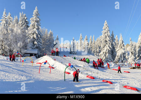 Une session de l'école de ski qui seront visités par le duc et la duchesse de Cambridge à l'Tryvann ski à Oslo, Norvège, le dernier jour de leur tour de Scandinavie. Banque D'Images