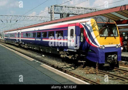 Class 175 train de voyageurs à la gare de Crewe Banque D'Images