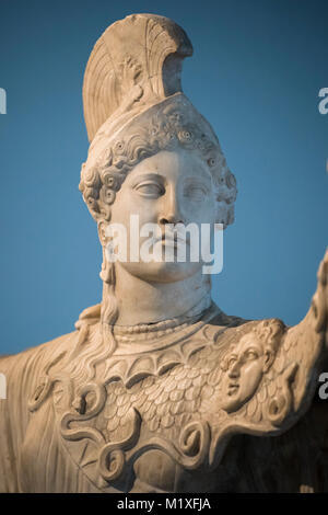 Naples. L'Italie. Statue d'Athéna Promachos romain. Museo Archeologico Nazionale di Napoli. Musée National Archéologique de Naples. Inv. 6007 Athena Banque D'Images