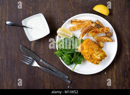 Poisson et Frites maison. Banque D'Images