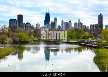 Chicago, Illinois, United States - le centre-ville et l'étang sud au Lincoln Park. Banque D'Images