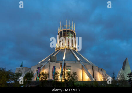 Liverpool Metropolitan Cathedral, officiellement connu comme la cathédrale métropolitaine du Christ-Roi, est le siège de l'archevêque de Liverpool et de th Banque D'Images