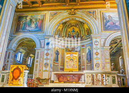 ROME , ITALIE - 10 octobre 2017 : l'intérieur de la Basilique de St Barthélemy sur l'île Tibérine Banque D'Images