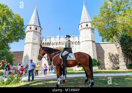 Istanbul, Turquie - 30 juillet 2016 : cavaliers traditionnels guardins d'Istanbul Banque D'Images