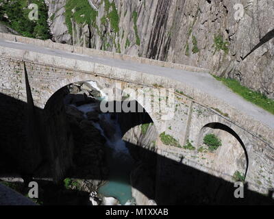 Teufelsbruecke alpins du Saint-Gothard, Devil's Road au-dessus de la rivière Reuss près de Andermatt ville suisse, montagnes Rocheuses en 2017 paysage paysage Banque D'Images