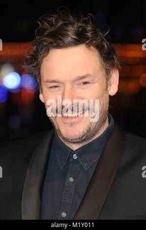 Julian Barratt assiste à la première mondiale de la Harry Hill Film en vue de Leicester Square à Londres. 19 décembre 2013 © Paul Treadway Banque D'Images