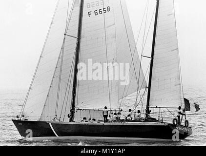 AJAXNETPHOTO. 1975. Londres, Angleterre. - FINANCIAL TIMES CLIPPER RACE 1975/1976 - START Londres (GBR) - II KRITER / SKIPPER : Olivier de Kersauson (FRA) PHOTO:JONATHAN EASTLAND/AJAX REF:75  KRITER II Banque D'Images