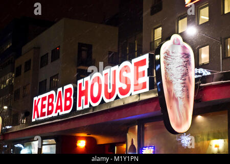 Stand de kebab au soir en République Tchèque Banque D'Images