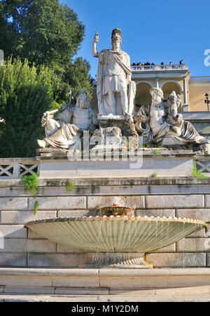 La fontaine de la Déesse Roma sur la Piazza del Popolo, Rome Banque D'Images