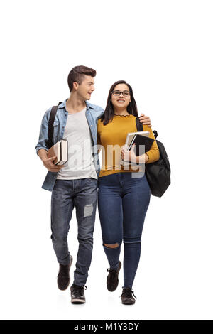 Portrait de deux étudiants adolescents avec des livres et sacs à dos randonnée isolé sur fond blanc Banque D'Images