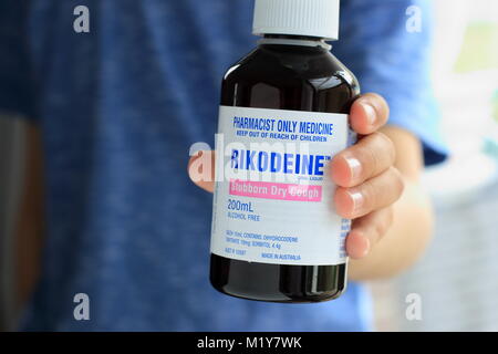 PAS DE MÉDECINE RÉELLE. PHOTO DE STOCK. Rikodeine liquide oral pour toux lourde Banque D'Images