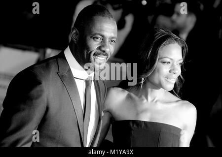 Idris Elba et Naomie Harris assister à la Royal film performance de Mandela : Longue Marche pour la liberté, l'Odeon Leicester Square, Londres. © Paul Treadway Banque D'Images