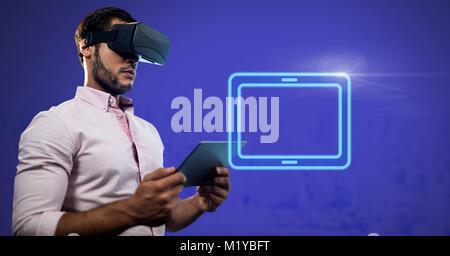 Casque de réalité virtuelle sur man holding tablet tablette électrique avec l'icône rectangulaire Banque D'Images