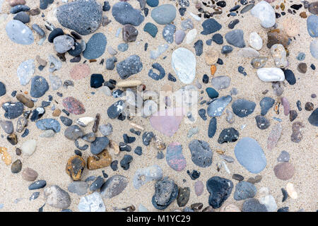 Les pierres dans le sable sur la plage de danois Banque D'Images