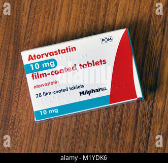 Photographie de la boîte de comprimés pelliculés d'Atorvastatin 10mg 28. Milpharm. Banque D'Images