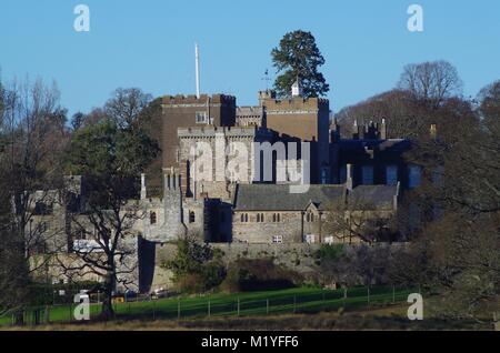 Powderham Castle, le manoir fortifié, siège de la famille de Courtenay, Comtes de Devon. Exeter, Royaume-Uni. Banque D'Images