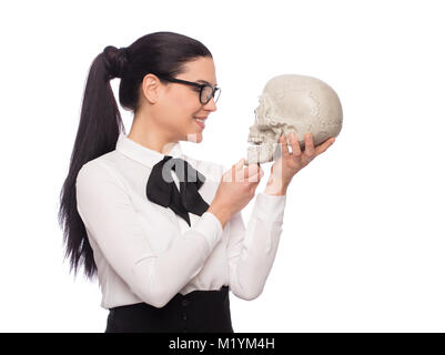 Young businesswoman smiling au crâne, isolated on white Banque D'Images