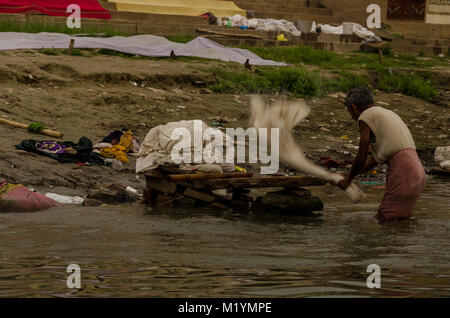 Blanchisserie à Varanasi, Uttar Pradesh, Inde Banque D'Images
