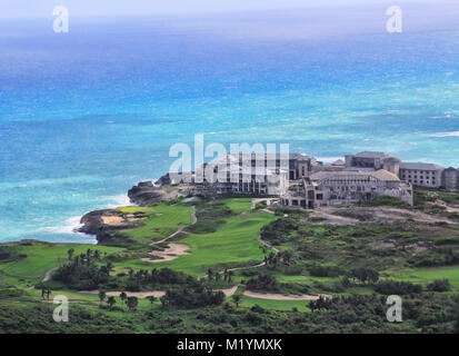 Vue aérienne de l'hôtel inachevé sur la côte atlantique. Punta Cana. République Dominicaine Banque D'Images