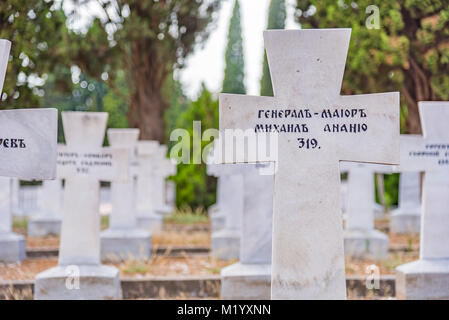 Pierres tombales dans le cimetière militaire à Thessalonique, Grèce Banque D'Images