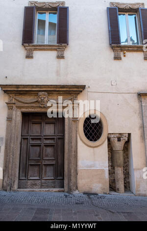 Rieti (Latium, Italie) : l'extérieur de l'édifice historique Banque D'Images