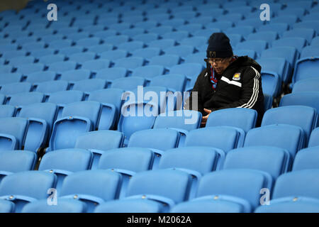 A West Ham United fan dans les stands avant le premier match de championnat à l'AMEX Stadium, Brighton. Banque D'Images