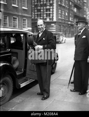 Sir John Anderson, chancelier de l'Échiquier, le jour du budget Londres, 25 avril 1944. Banque D'Images