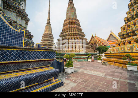 Les décorations extérieures au temple de Wat Pho à Bangkok, Thaïlande Banque D'Images